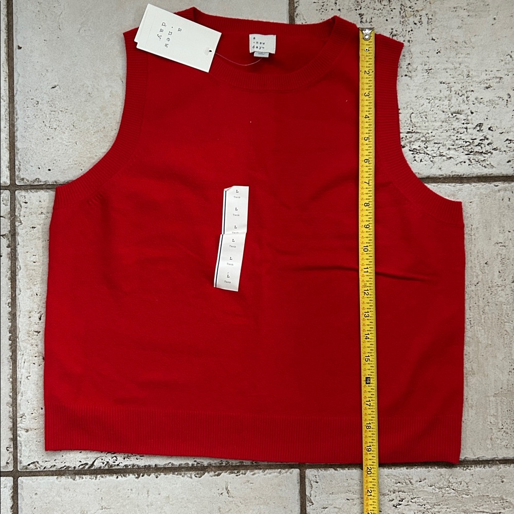 Red soft knitted sleeveless sweater top size Large - Picture 4 of 7